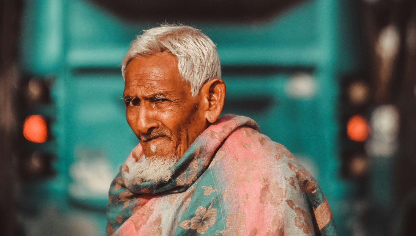 Old men suffer from hot weather