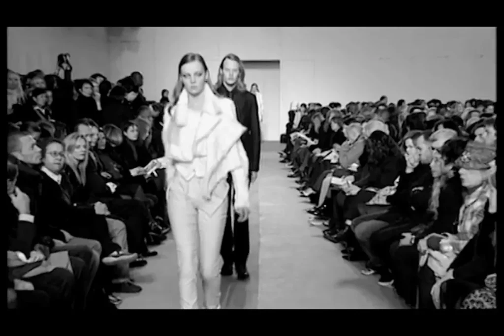 Helmut Lang, Video still Séance de Travail, Special Cut, 2020, Défilé Hommes Femmes # Hiver 93 – # Été 05 © HL-ART