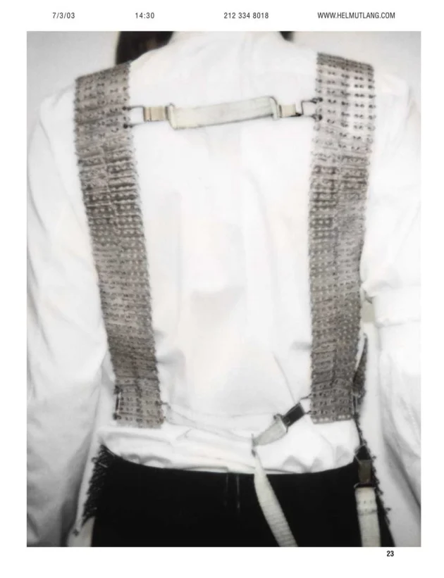 HELMUT LANG
lookbook, look 23, Helmut Lang Men’s and Women’s Collection Work Session Fashion Show #Winter 03/04 (2003)
Photography by MAK HELMUT LANG ARCHIVE / Courtesy of HL-ART