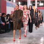 Modelky na móle počas prehliadky Carolina Herrera Fall 2026 v New Yorku