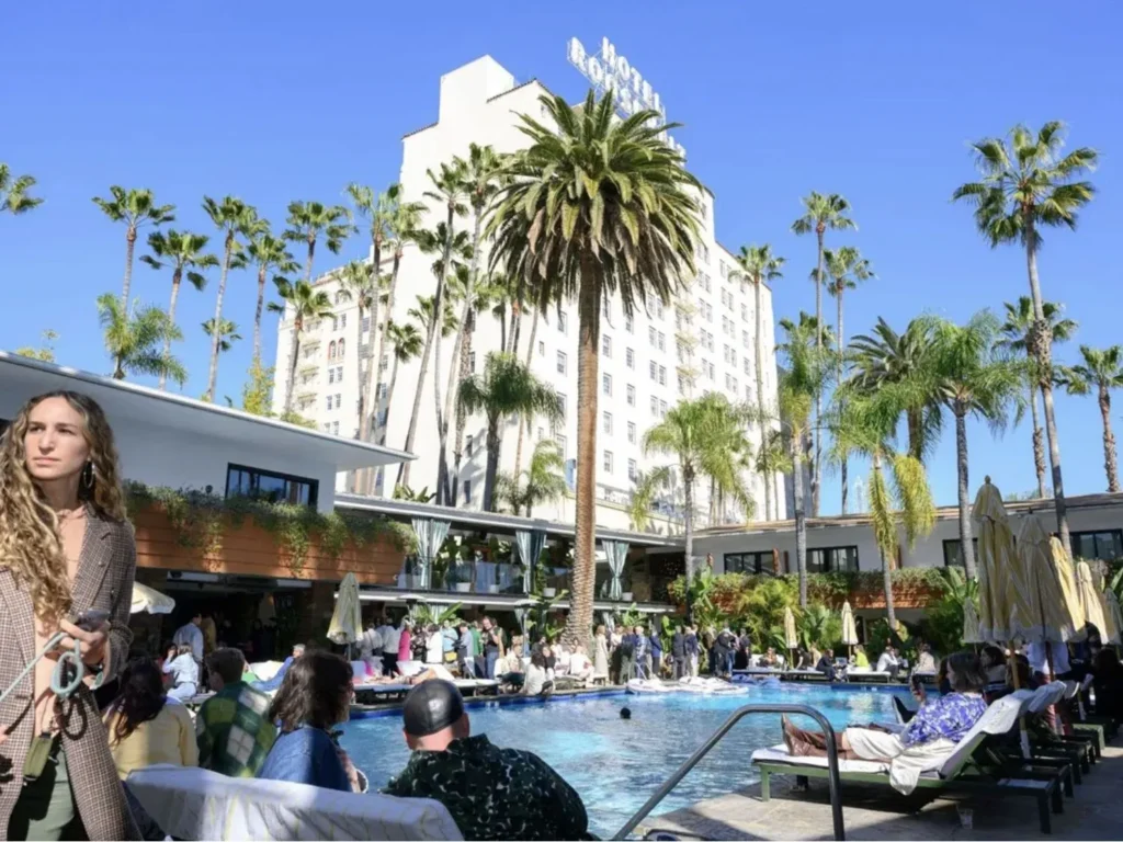 Interior prezentácie výstavných priestorov a galérií na Felix Art Fair 2026 v Hollywood Roosevelt Hotel, Los Angeles
