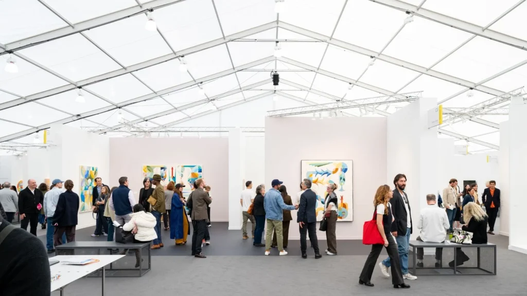 Pace Gallery booth Frieze Los Angeles 2026 s dielami od Jamesa Turrella, Mary Corse a ďalších