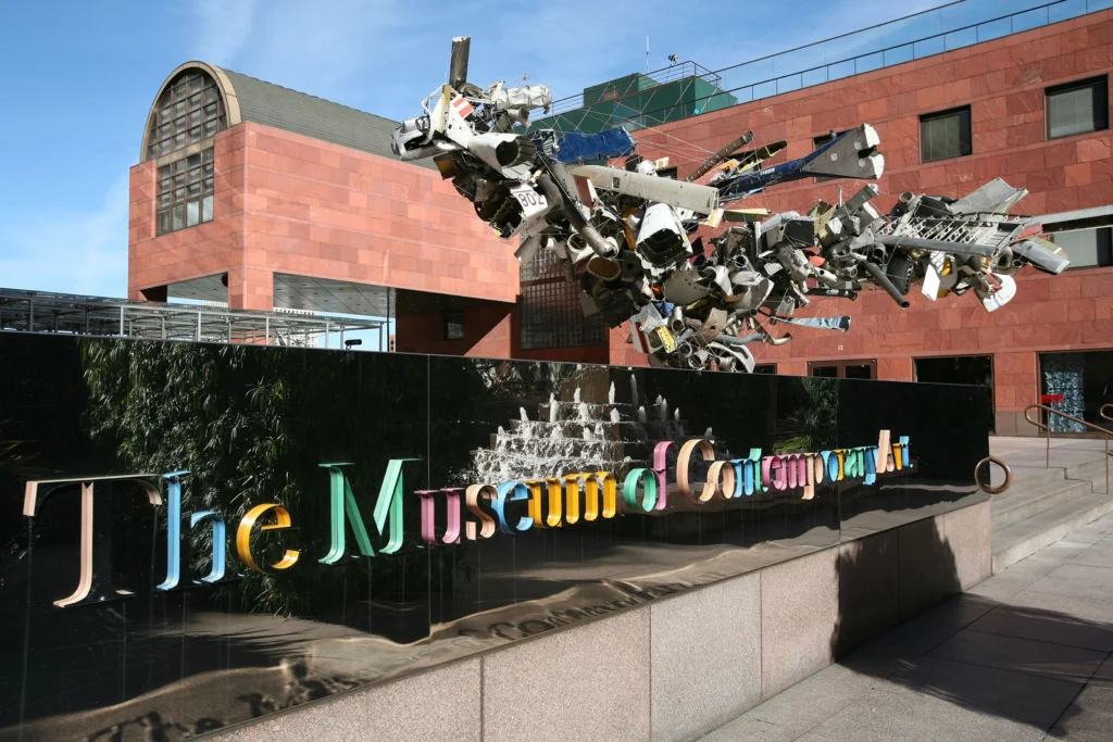 Museum of Contemporary Art Los Angeles — budova MOCA na Grand Avenue v Downtown Los Angeles