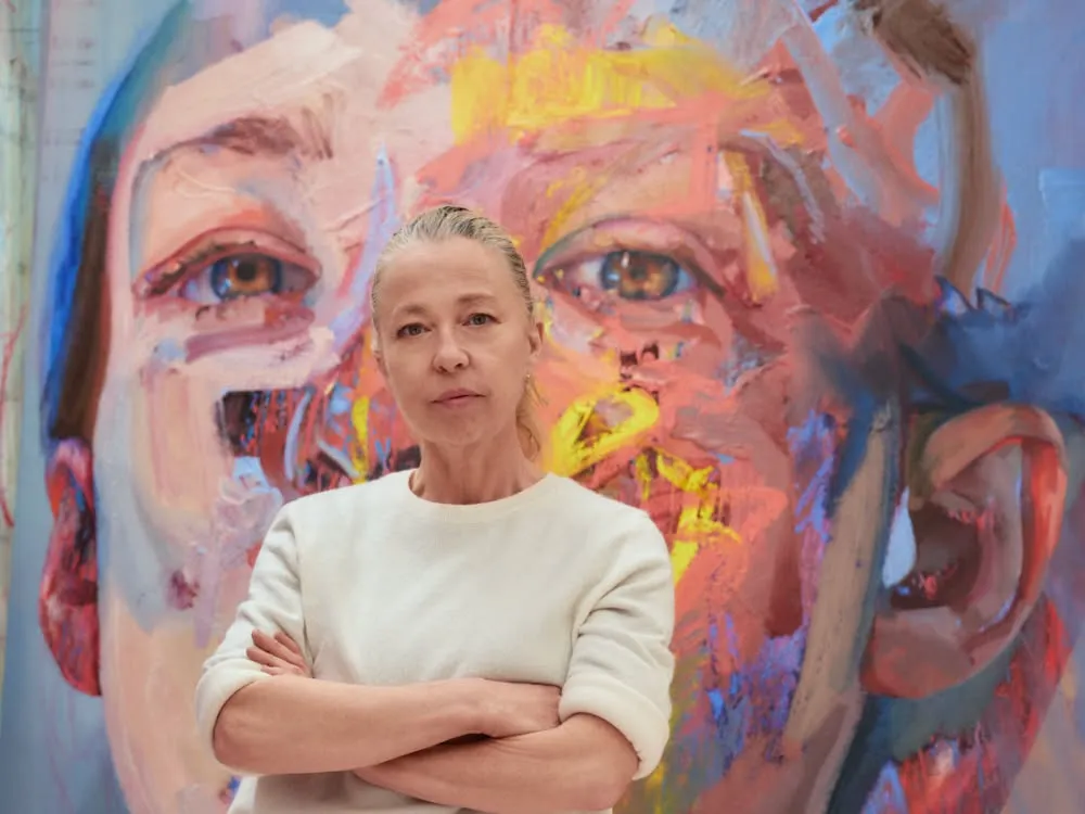 Jenny Saville pred svojou maľbou, Ca' Pesaro Venice Biennale 2026, Gagosian