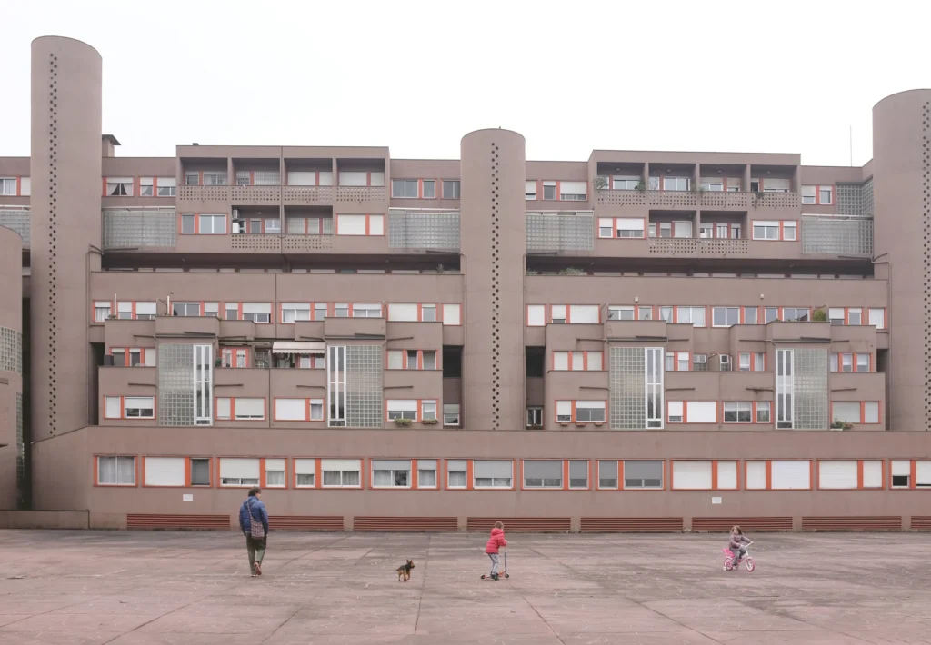 Gallaratese Quarter Aldo Rossi Carlo Aymonino Miláno fasáda