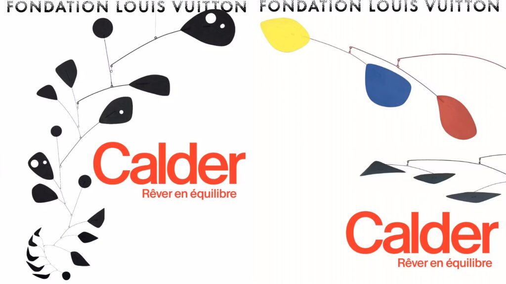 Plagát výstavy Alexandra Caldera Rêver en Équilibre v Fondation Louis Vuitton — abstraktné mobile s čiernymi, žltými a modrými tvarmi na bielom pozadí.