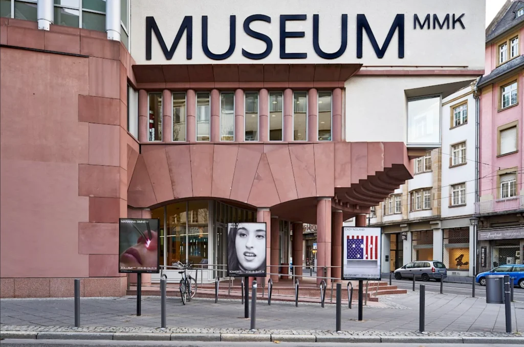MMK Museum für Moderne Kunst Frankfurt Hans Hollein architektúra červený pieskoviec