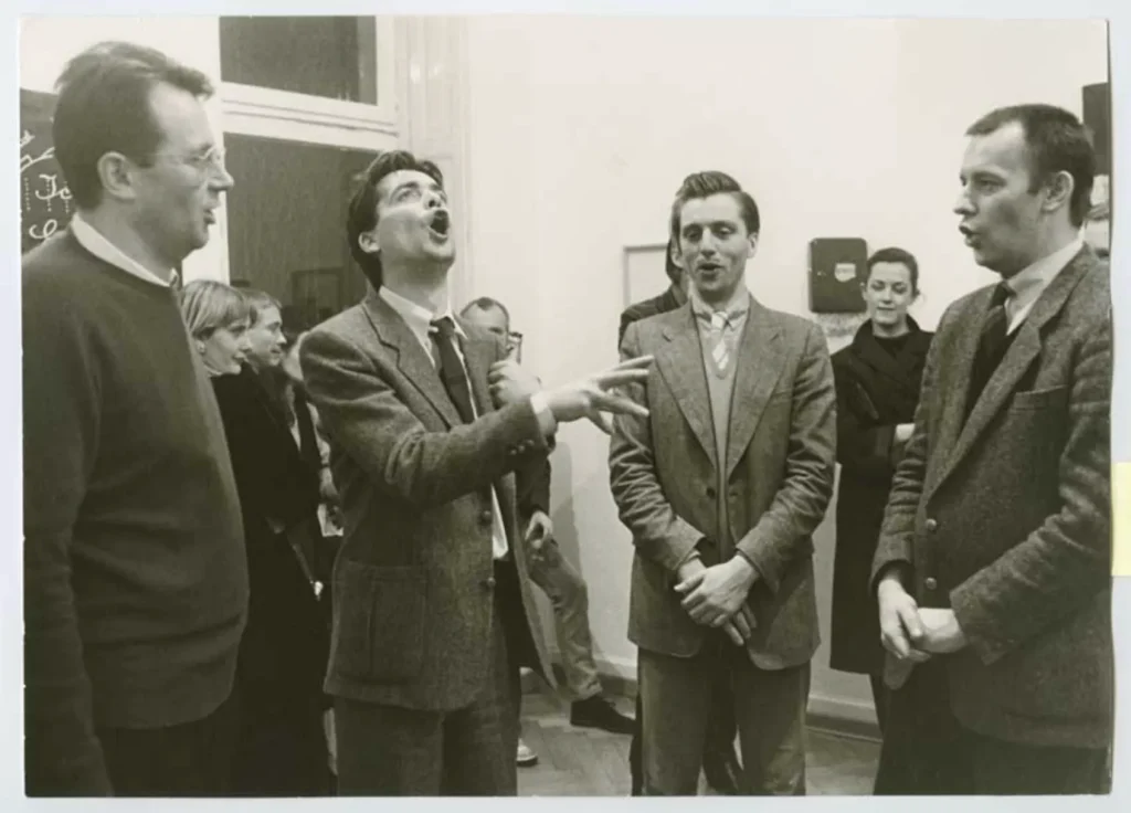 Max Hetzler, Werner Büttner, Albert Oehlen a Martin Kippenberger na vernisáži v Kolíne, začiatok 80. rokov. Foto: Camillo Fischer, Zadik, Köln.