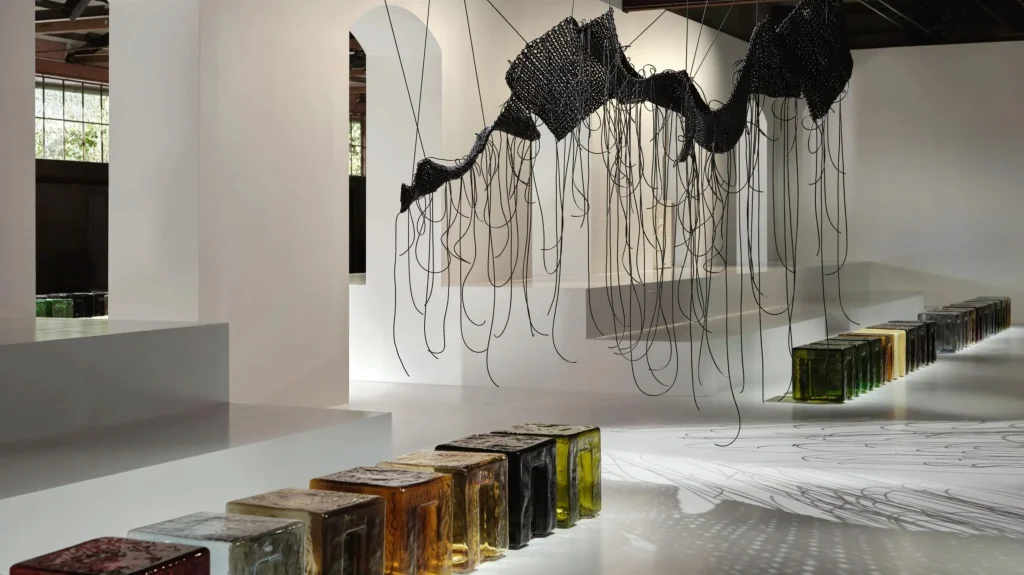Kwangho Lee inštalácia Bottega Veneta SS26 prehliadka Miláno
