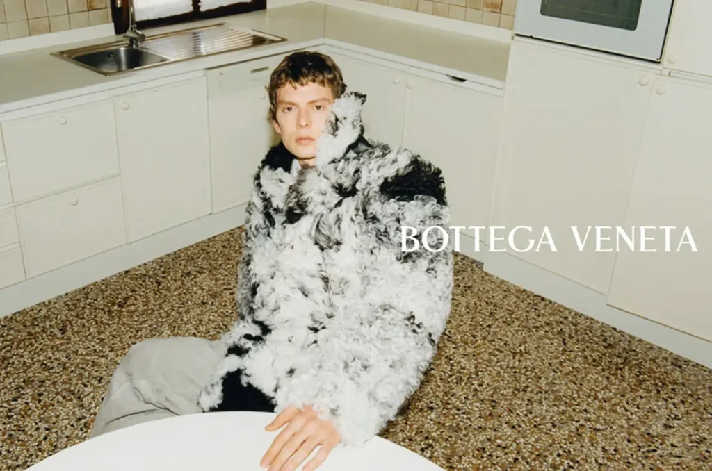 Bottega Veneta jeseň 2026 kampaň Chris Rhodes model interiér Benátky
