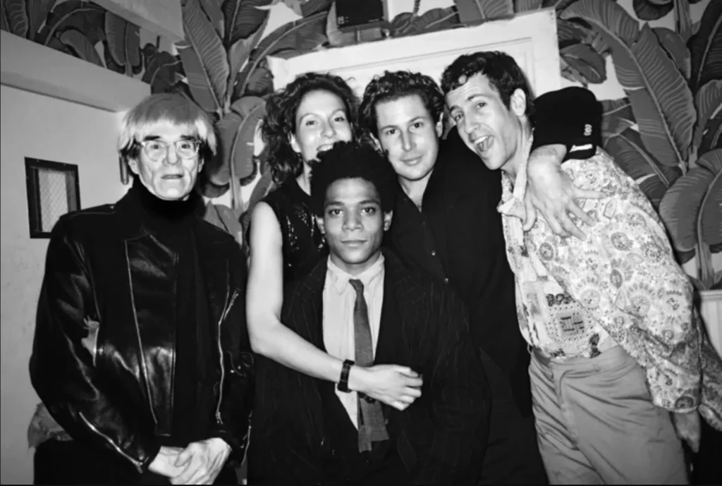 Andy Warhol, Jacqueline Schnabel, Jean-Michel Basquiat, Julian Schnabel a Kenny Scharf, New York, 1984. Foto: Roxanne Lowit.
