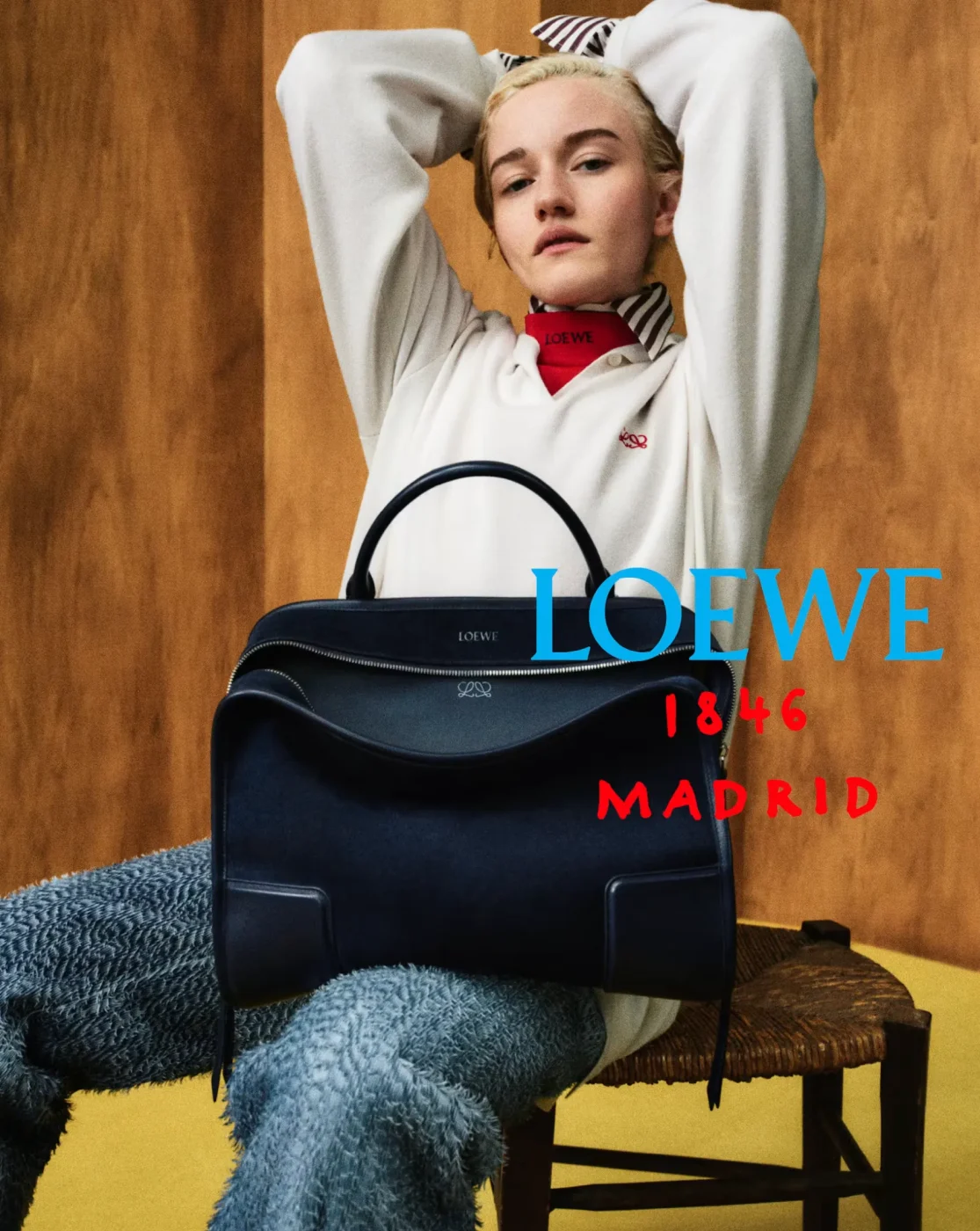 Julia Garner pre LOEWE, kampaň k 180. výročiu, 2026. Foto: Talia Chetrit. Courtesy LOEWE.