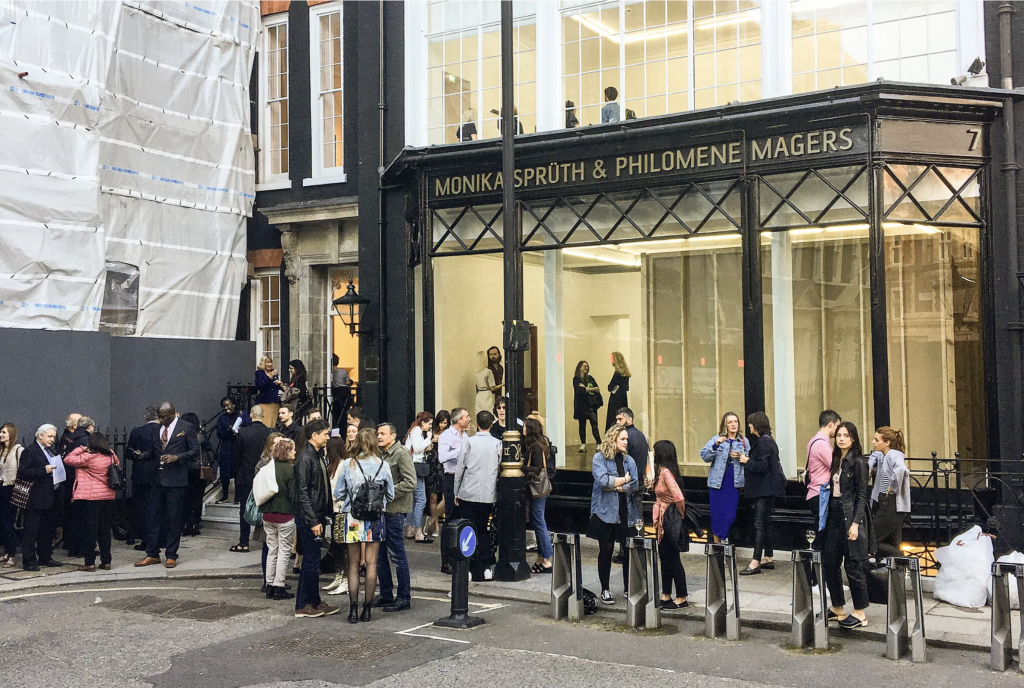 Sprüth Magers Londýn Mayfair vernisáž Senga Nengudi 2019 exteriér