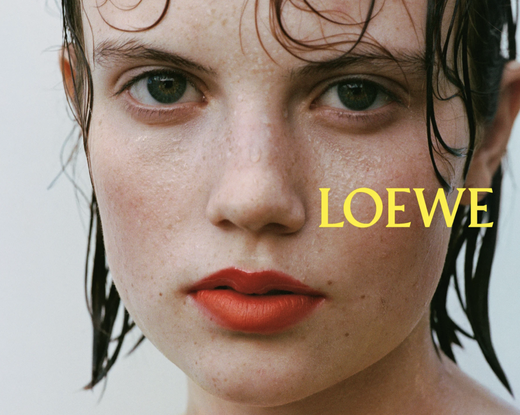 Isla Johnston pre Loewe jar/leto 2026, fotografia Talia Chetrit