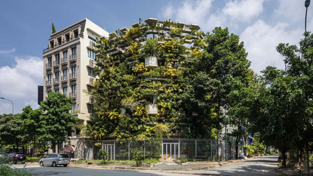 Urban Farming Office, VTN Architects, Ho Chi Minh City, fasáda zarastená zeleňou