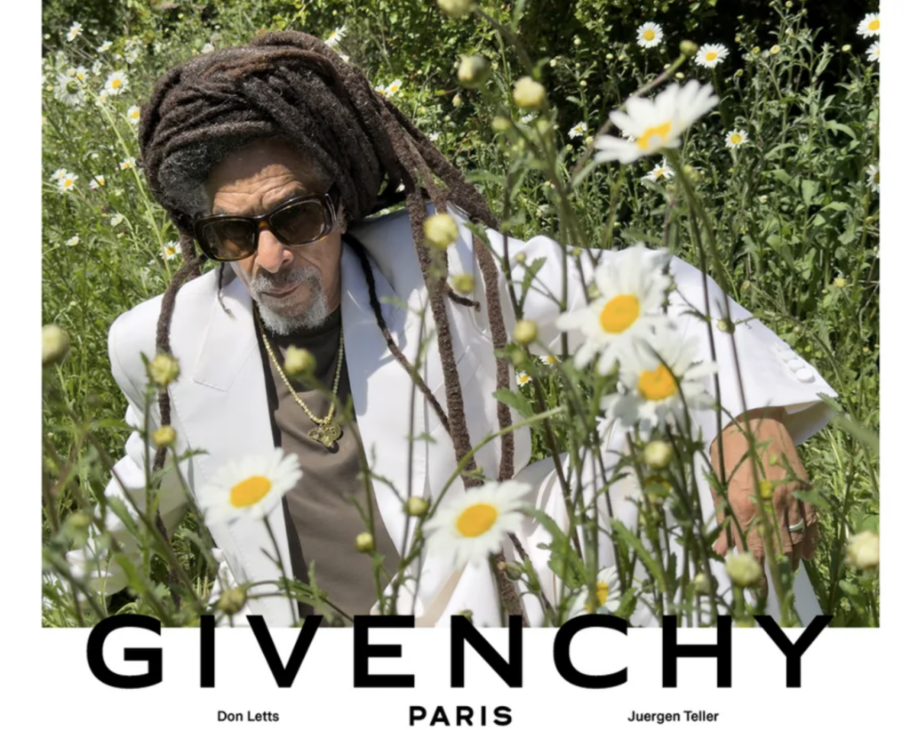 Don Letts v bielom obleku Givenchy medzi sedmokráskami, kampaň Spring Summer 2027