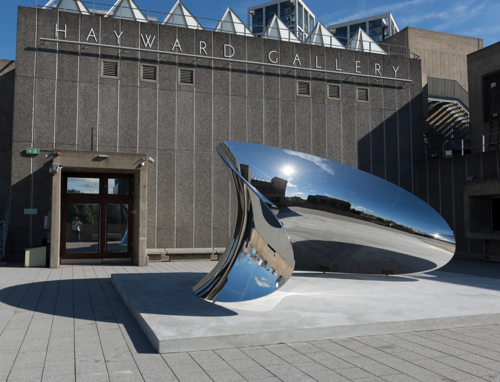 Anish Kapoor pred Hayward Gallery