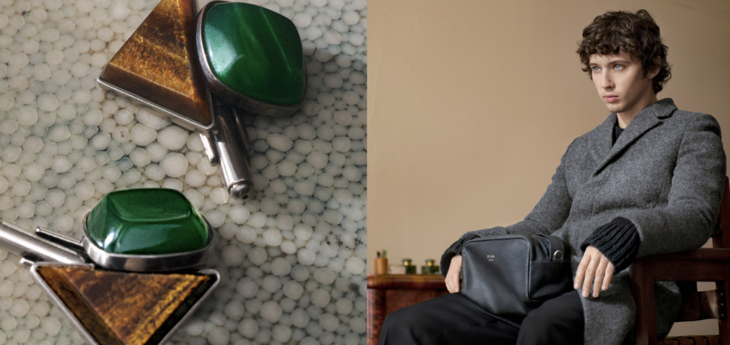 Troye Sivan sedí v sivom kabáte s taškou Prada, filmový záber z kampane Simple Stories