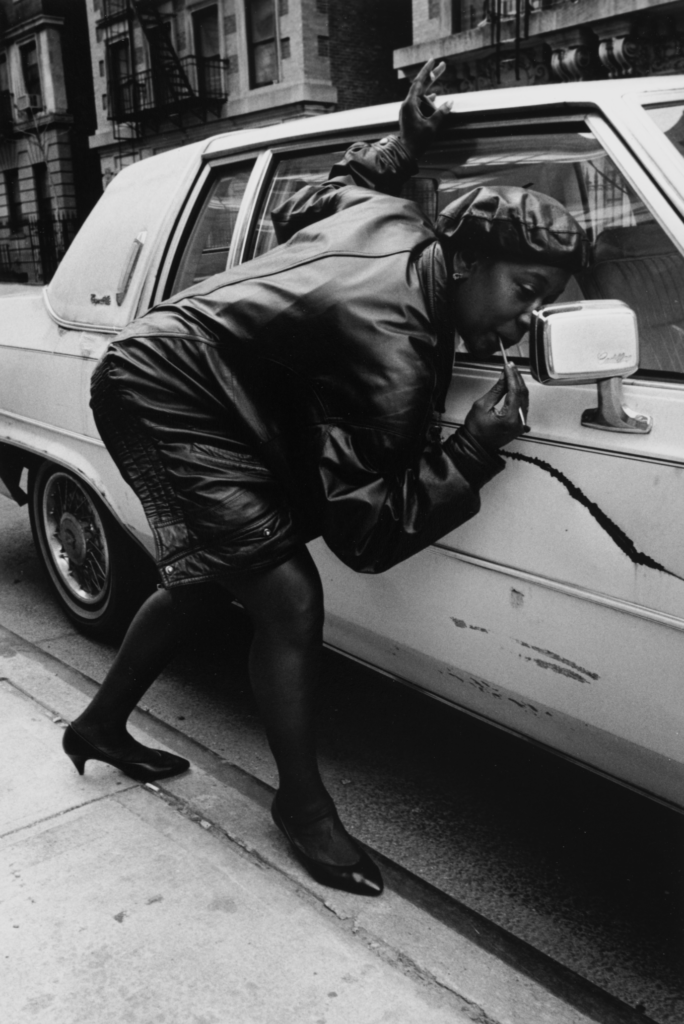 Martine Barrat: pred vstupom do Rhythm Clubu, Harlem, 1996