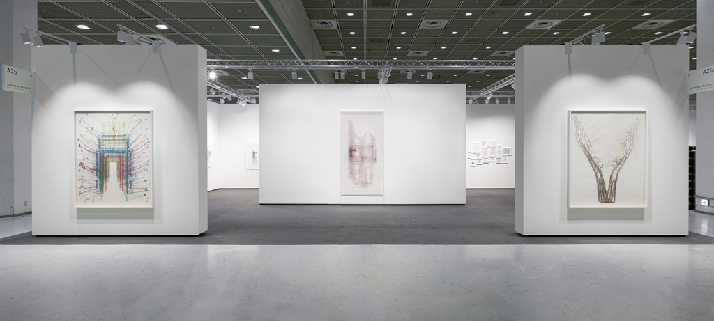 Inštalačný pohľad na sólo sekciu Do Ho Suha v galérii Lehmann Maupin na Frieze Seoul
