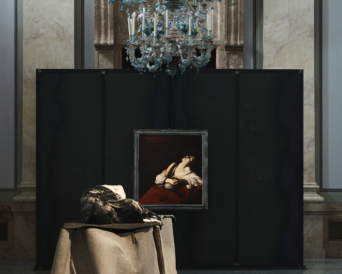 Caravaggio × Berlinde De Bruyckere, inštalačný pohľad