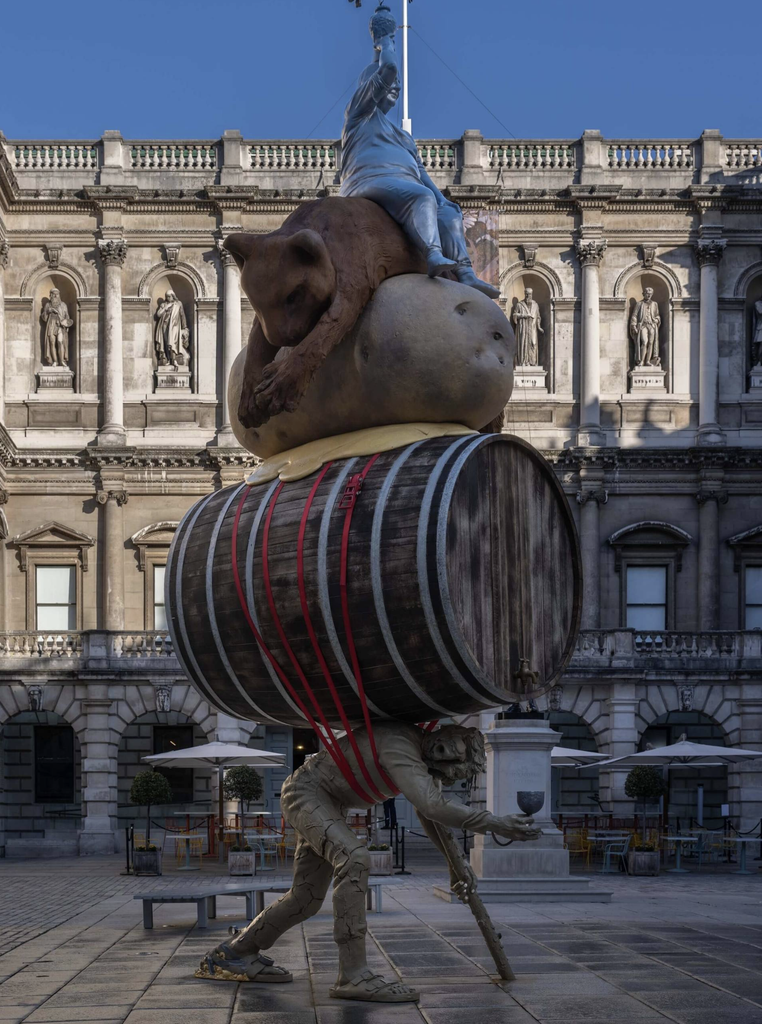 Inštalačný pohľad na výstavu Nicole Eisenman: Stack v Royal Academy of Arts v Londýne, 2026.