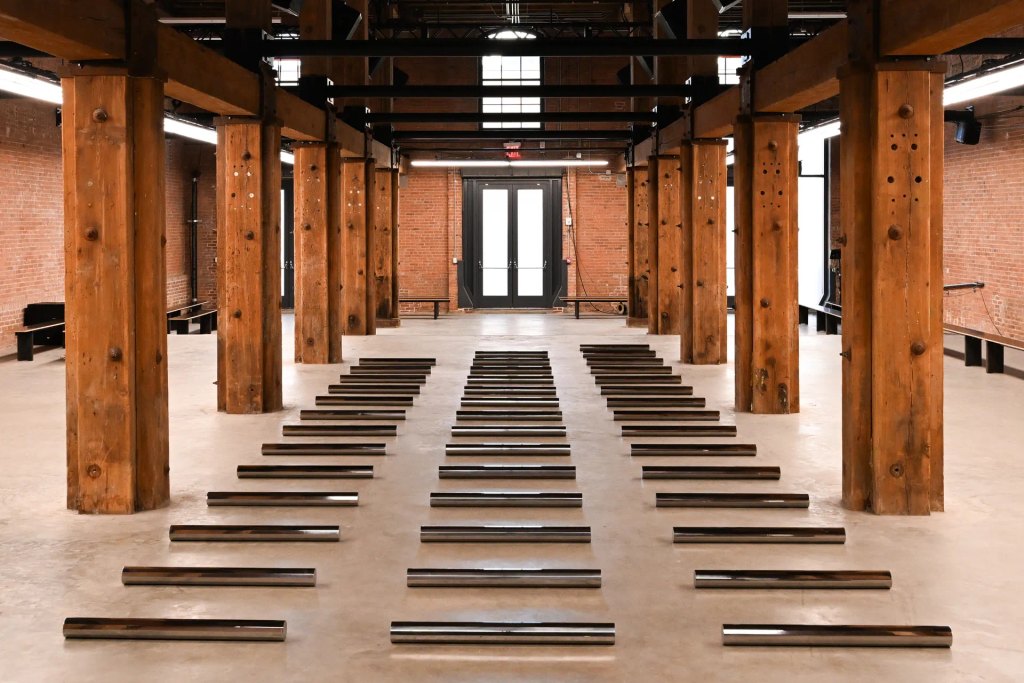 Installation view, Folly, Phyllida Barlow, British Pavilion, Venice, 2017
Diela Waltera De Mariu v priestore prehliadky Calvin Klein Collection