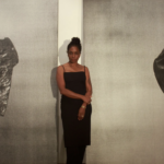 Umelkyňa Lorna Simpson vo svojom ateliéri v Brooklyne medzi novými maľbami, foto Ming Smith