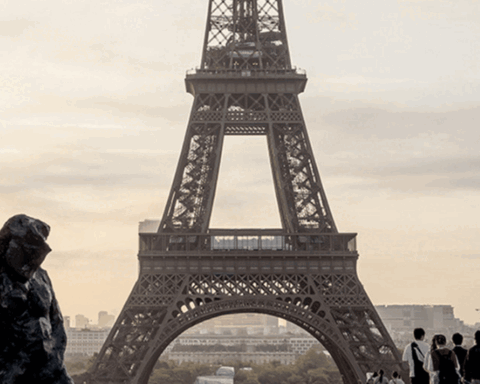 Tracey Emin v Paríži: ženské telo na námestí ľudských práv